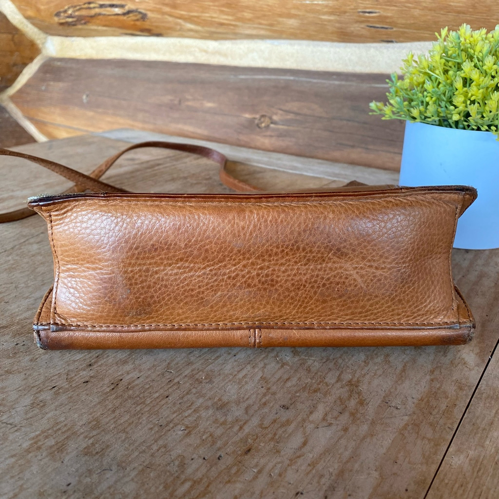 Fossil Vintage Revival Brown Leather Flap Crossbody Bag - Picture 3 of 14